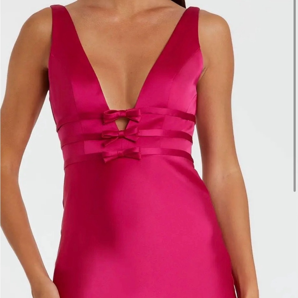 Mac Duggal Dress Raspberry Sleeveless V-Neck Satin Gown With Bow Details Size 4